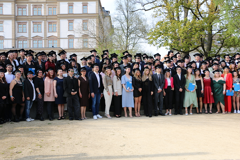 Das Gruppenfoto auf dem Technikumplatz, eine Erinnerung die bleibt.