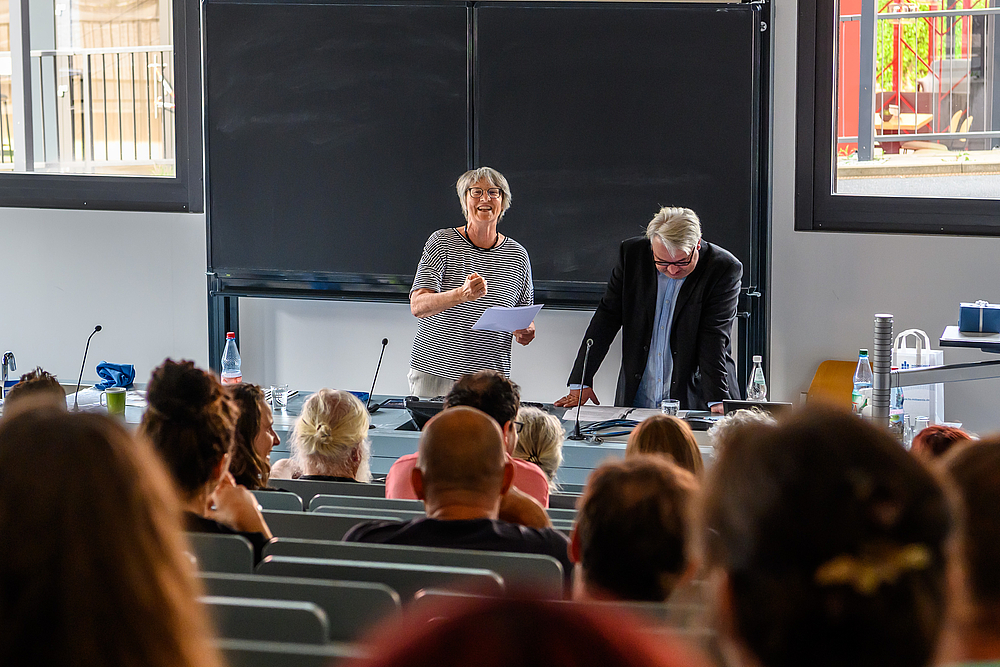 Gudrun Ehlert und Gunter Süß bei einer gemeinsamen Laudation im Stil eines Dialogs