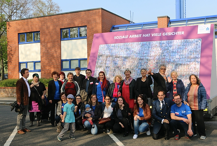 Gruppenfoto von Angehörigen der Fakultät
